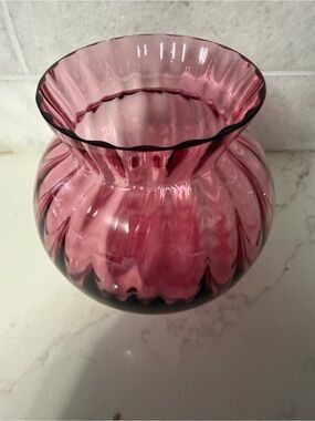 Vintage Cranberry Glass Ribbed Rose Bowl Ruffled Vase 5”